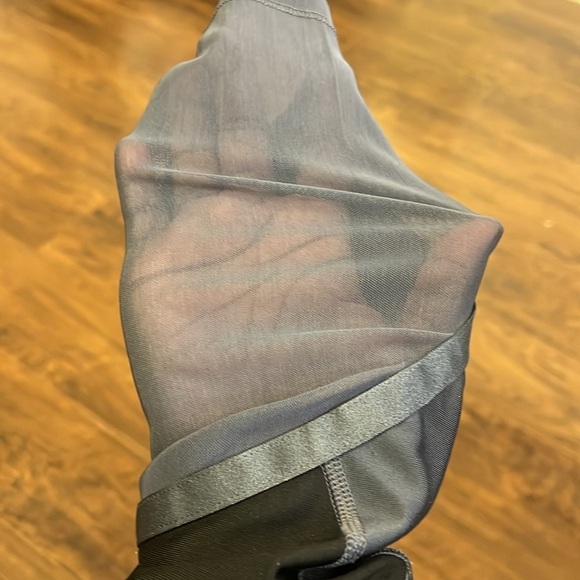 Under Armour Compression Heatgear Breathable Contrast Mesh Yoga Leggings, Sz. S. - Picture 7 of 7